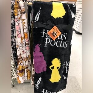 Disney Hocus Pocus faux rabbit fur throw blanket, NEW!